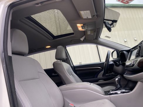 Used 2015 Toyota Highlander Limited Platinum image 6