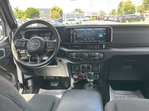 Used 2024 Jeep Gladiator Rubicon w/ Technology Group AWD/4WD image 13