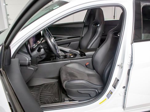 Used 2022 Hyundai Elantra N FWD image 21