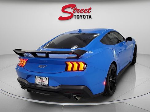 Used 2025 Ford Mustang GT RWD image 4