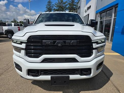Used 2025 RAM 2500 Laramie AWD/4WD image 3