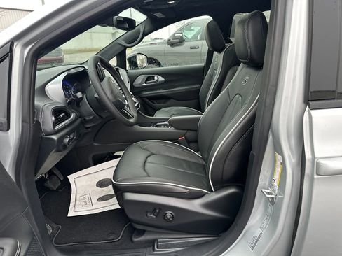 New 2026 Chrysler Pacifica Limited w/ S Appearance Package AWD/4WD image 13