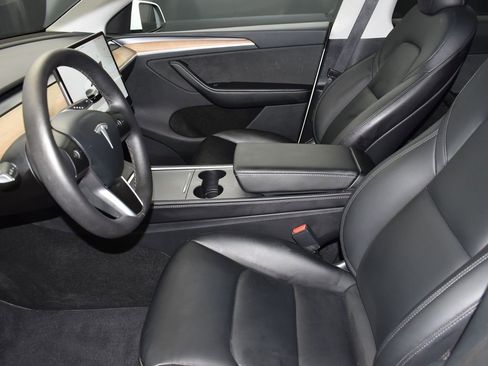 Used 2025 Tesla Model Y Long Range image 13