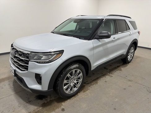 New 2026 Ford Explorer Active w/ Active Comfort Package image 7