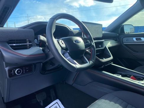 Used 2025 Ford Explorer ST-Line w/ ST-Line Street Pack image 10