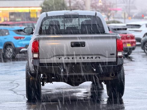 Used 2019 Toyota Tacoma TRD Off-Road image 16