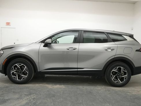 Used 2023 Kia Sportage LX AWD/4WD image 4