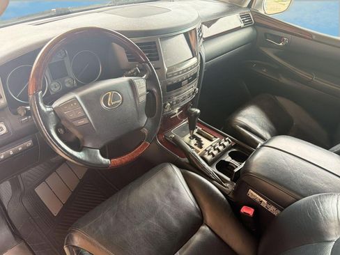 Used 2011 Lexus LX 570 4WD w/ Luxury Pkg image 4