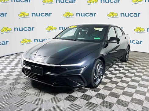 Certified 2025 Hyundai Elantra SEL image 3