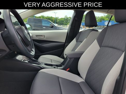 Used 2025 Toyota Corolla LE FWD image 15