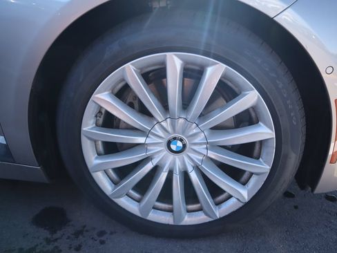Used 2022 BMW 740i w/ Premium Package RWD image 18