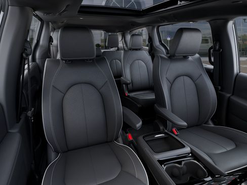 New 2026 Chrysler Pacifica Limited FWD image 41