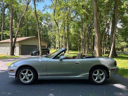 Used 2000 MAZDA MX-5 Miata image 16