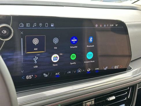 Used 2025 Chevrolet Suburban RST image 12