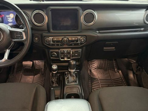 Used 2019 Jeep Wrangler Unlimited Sahara image 8