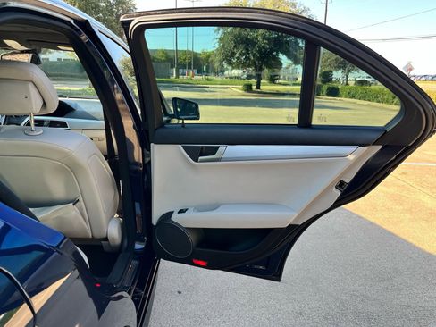 Used 2013 Mercedes-Benz C 250 Sedan image 16