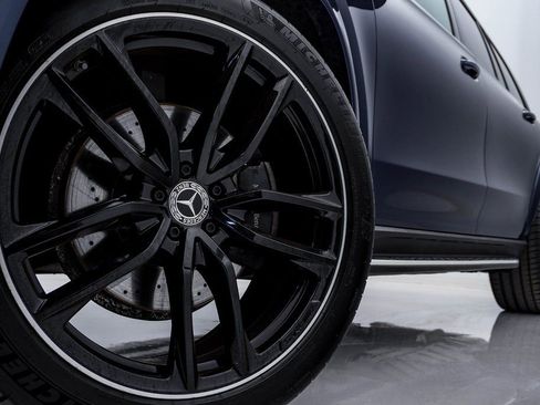 Used 2024 Mercedes-Benz GLS 450 4MATIC image 5