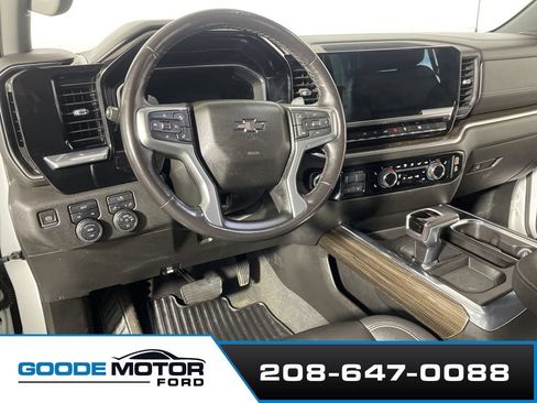 Used 2022 Chevrolet Silverado 1500 RST w/ Convenience Package II AWD/4WD image 9