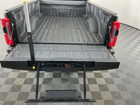 Used 2026 Ford F450 Platinum w/ FX4 Off-Road Package AWD/4WD image 8