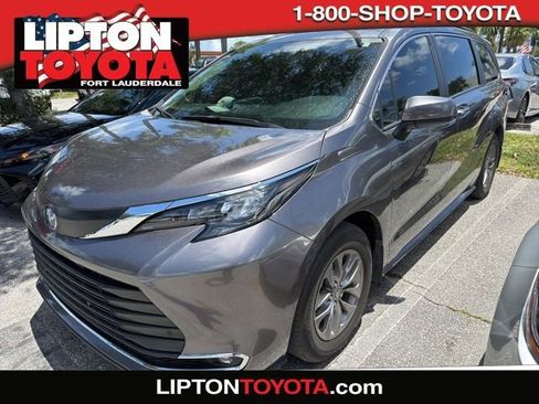 Used 2024 Toyota Sienna XLE w/ XLE Plus Package FWD image 1