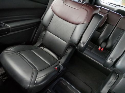 Used 2020 Ford Explorer Platinum w/ Premium Technology Package AWD/4WD image 12