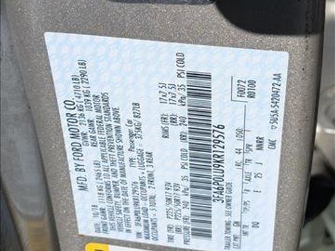 Used 2019 Ford Fusion SE FWD image 28