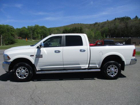 Used 2018 RAM 2500 Laramie w/ Snow Chief Group AWD/4WD image 8