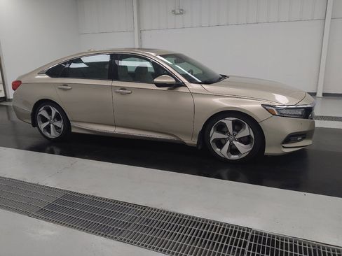 Used 2018 Honda Accord Touring image 11