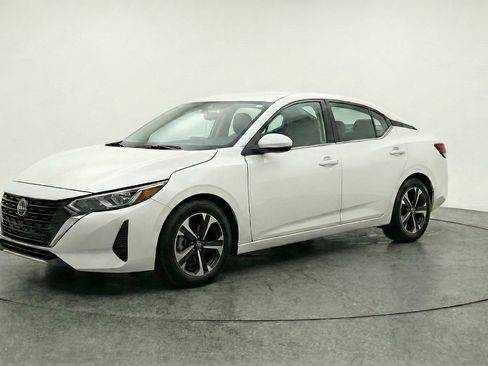 Used 2025 Nissan Sentra SV image 3