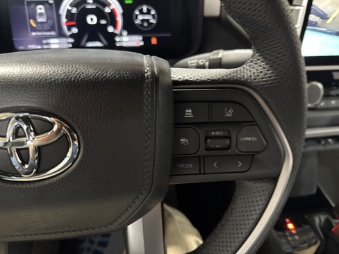 Used 2025 Toyota Tundra Limited image 30