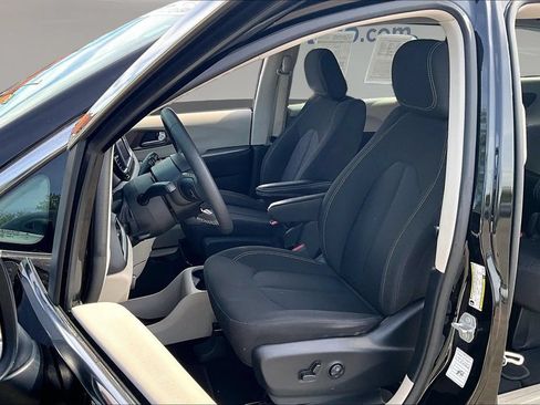 Used 2024 Chrysler Voyager LX FWD image 24