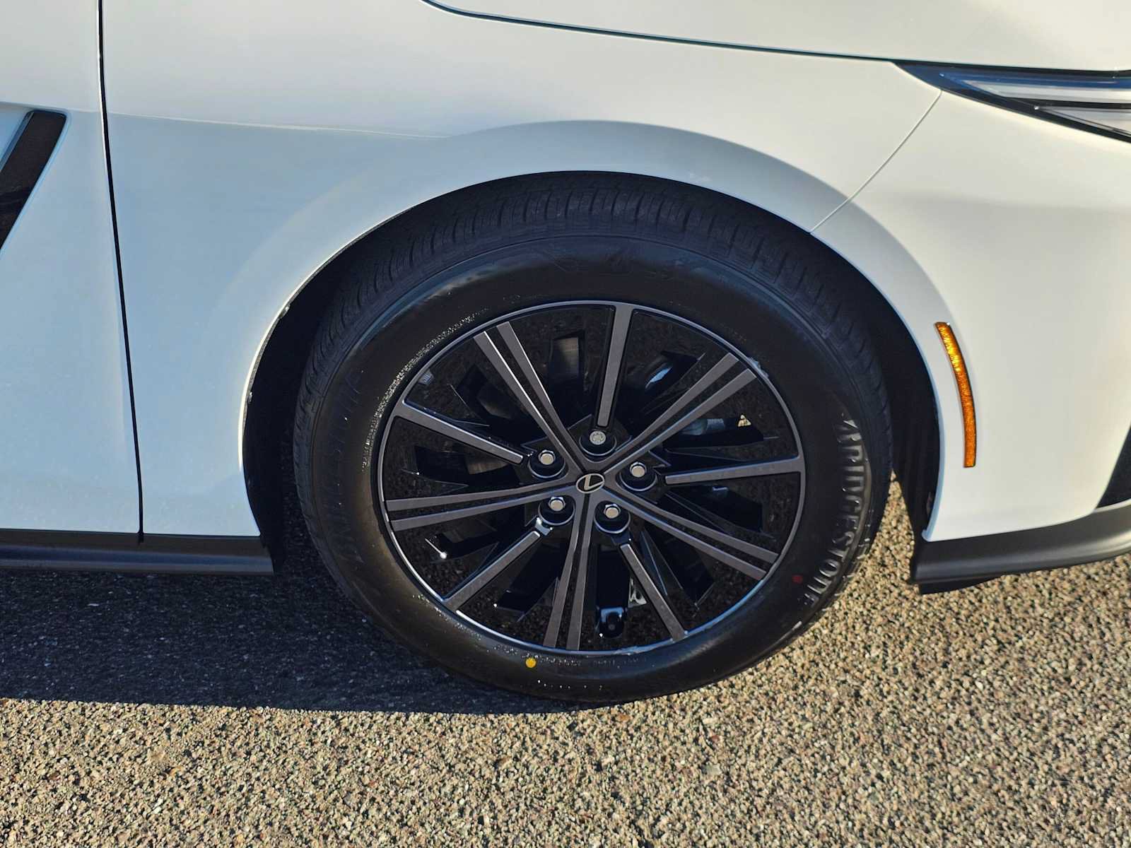 New 2026 Lexus ES 350h FWD image 9