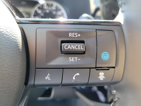 New 2025 Nissan Pathfinder SL image 18