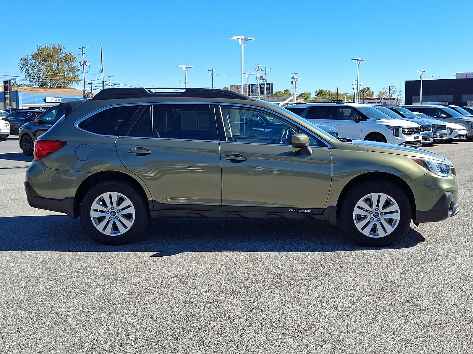Used 2019 Subaru Outback 2.5i Premium AWD/4WD image 4