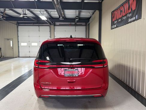 New 2026 Chrysler Pacifica Select image 8