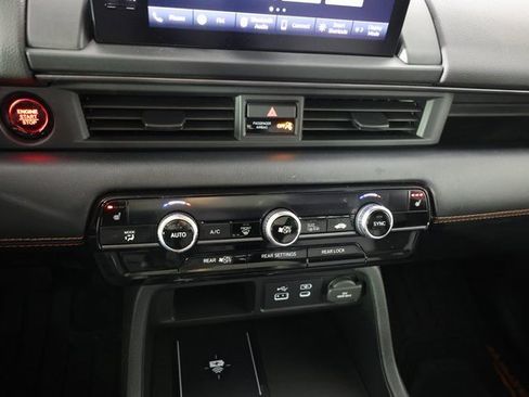 Used 2024 Honda Pilot TrailSport image 17