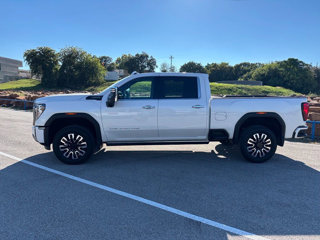 Used 2024 GMC Sierra 2500 Denali Ultimate AWD/4WD image 7