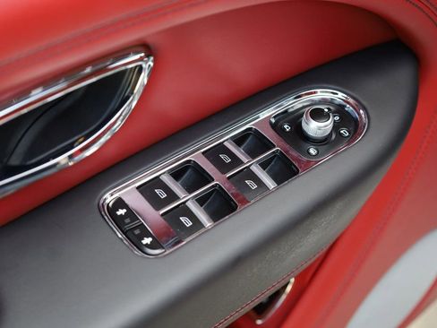 Used 2023 Bentley Bentayga Extended Wheelbase image 41