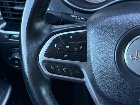 Used 2019 Jeep Cherokee Limited FWD image 30