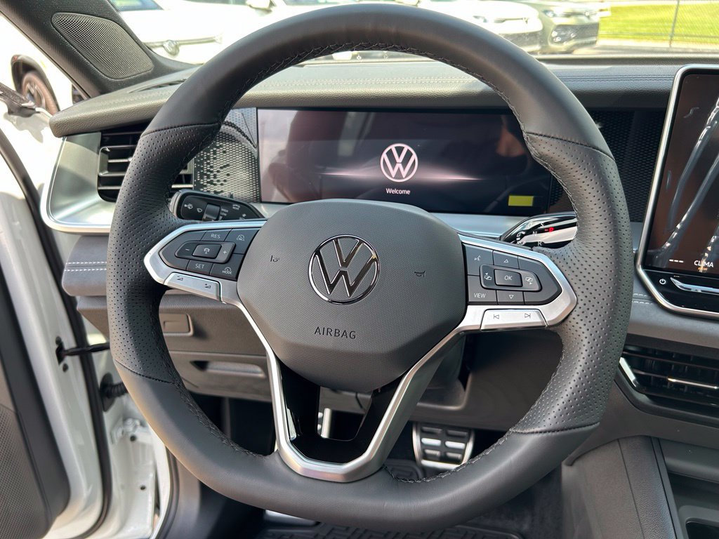 New 2026 Volkswagen Tiguan SE R-Line FWD image 22