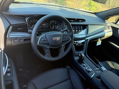 New 2026 Cadillac XT5 Luxury image 3