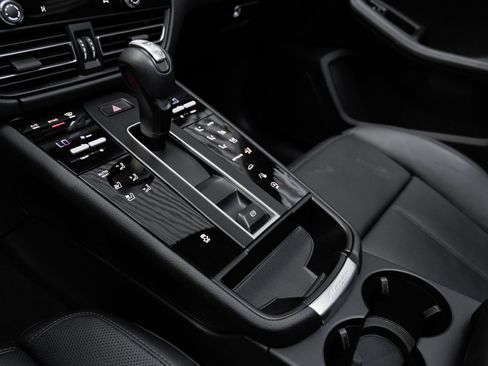 Certified 2026 Porsche Macan AWD/4WD image 23