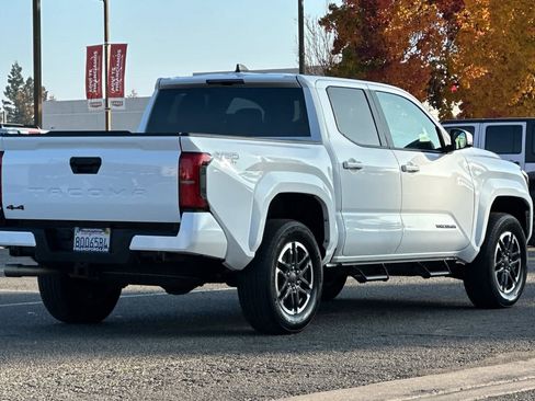 Used 2024 Toyota Tacoma TRD Sport image 2