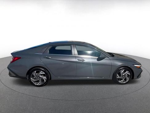 Used 2025 Hyundai Elantra SEL image 15