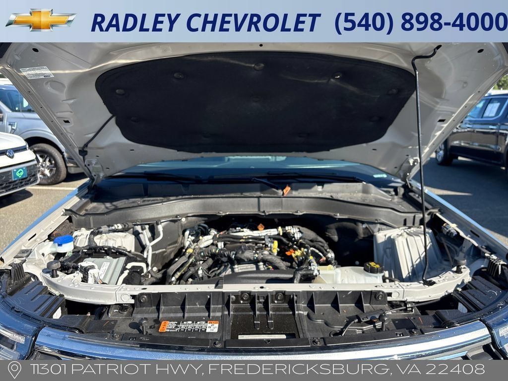 Used 2025 Ford Explorer Active AWD/4WD image 16