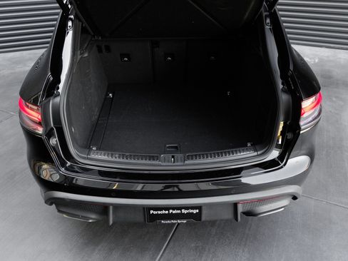 Used 2023 Porsche Macan AWD/4WD image 27