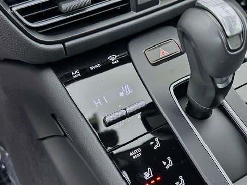 Used 2025 Porsche Macan image 18