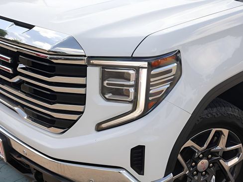 Used 2025 GMC Sierra 1500 SLT AWD/4WD image 3