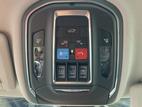 Used 2024 Jeep Grand Cherokee Limited AWD/4WD image 35