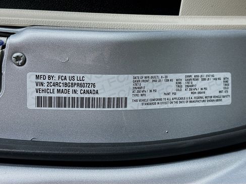 Used 2023 Chrysler Pacifica Touring-L image 31